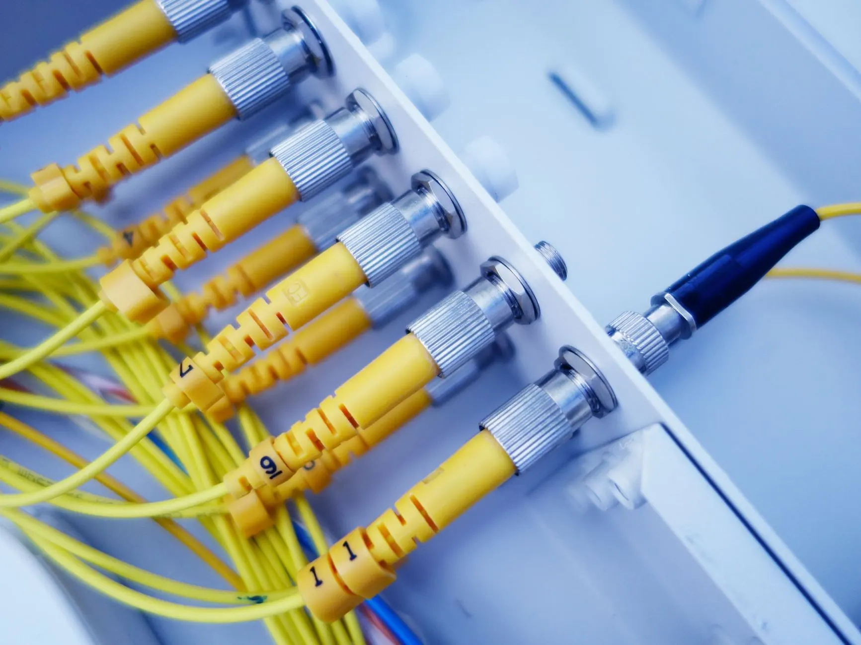通信工程中光纤接入与5G基站建设的技术协同方案正文配图 1